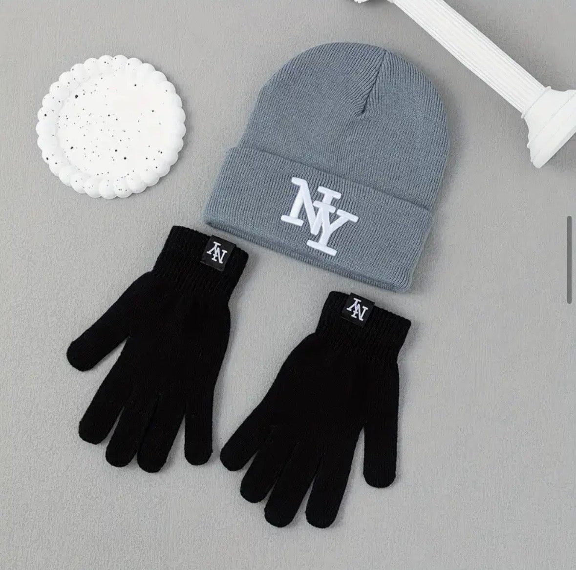 1 Ensemble Bonnet et Gants d'Hiver.